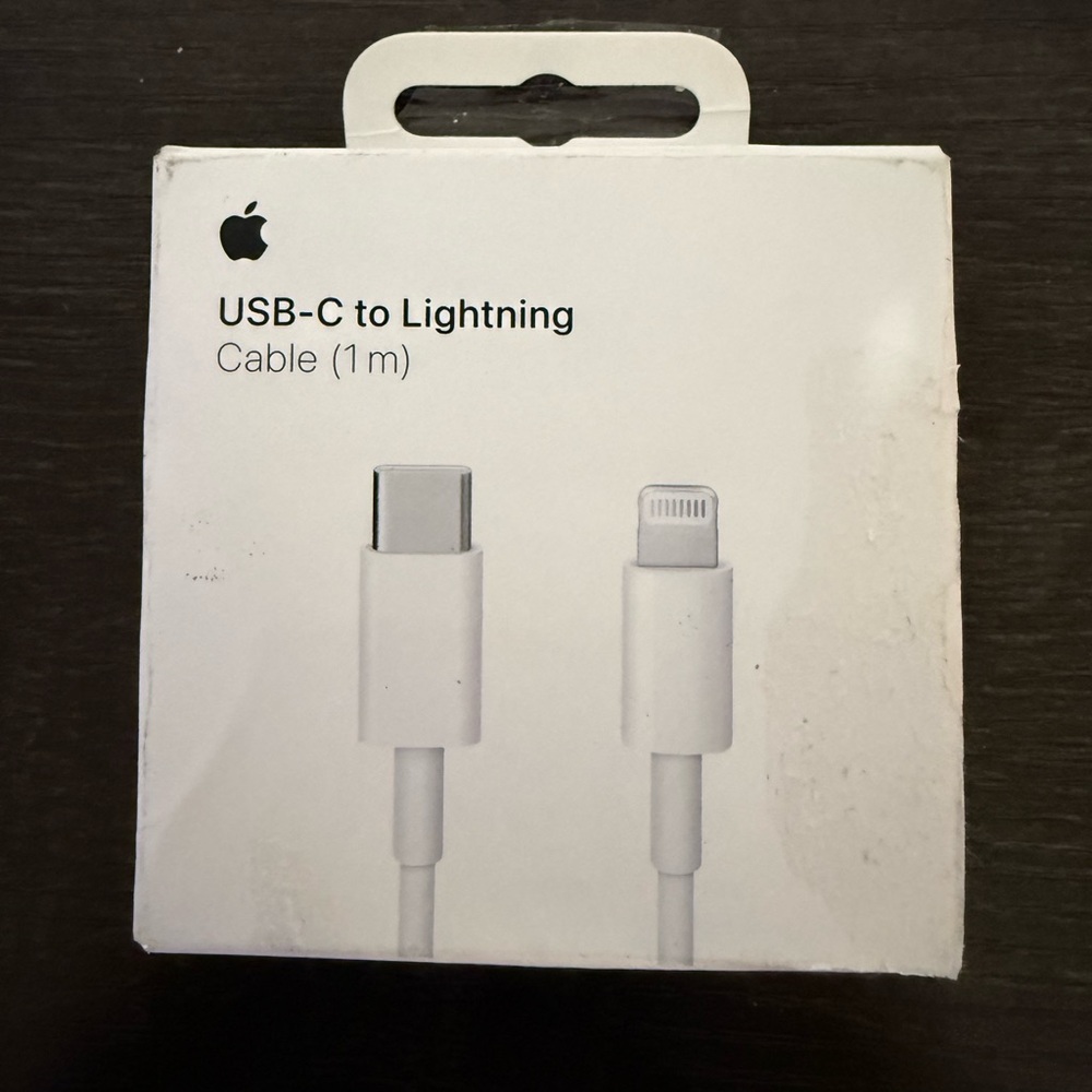Apple White USB-C to Lightning Cable Packaging